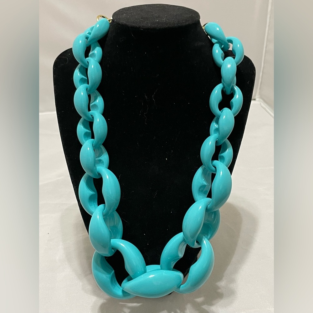 Alisha d Acrylic Necklace